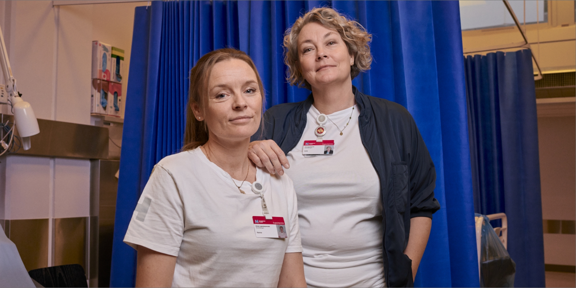 Nanna Saaby Sørensen og Helle Seemann, to ledere fra akutafdelingen i Hillerød, står ved siden af hinanden