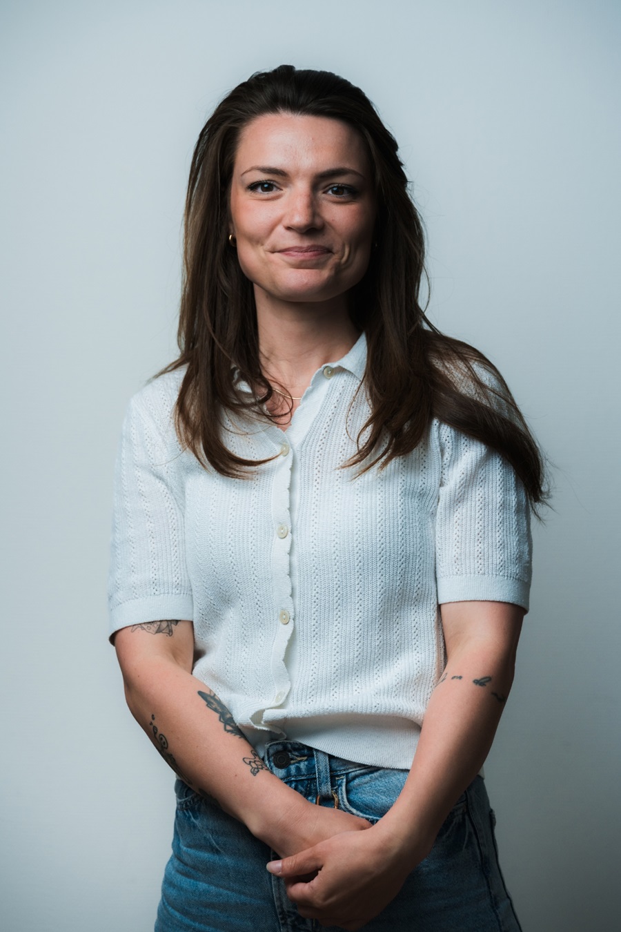 ClaraDaae05-1280x1920-portrait