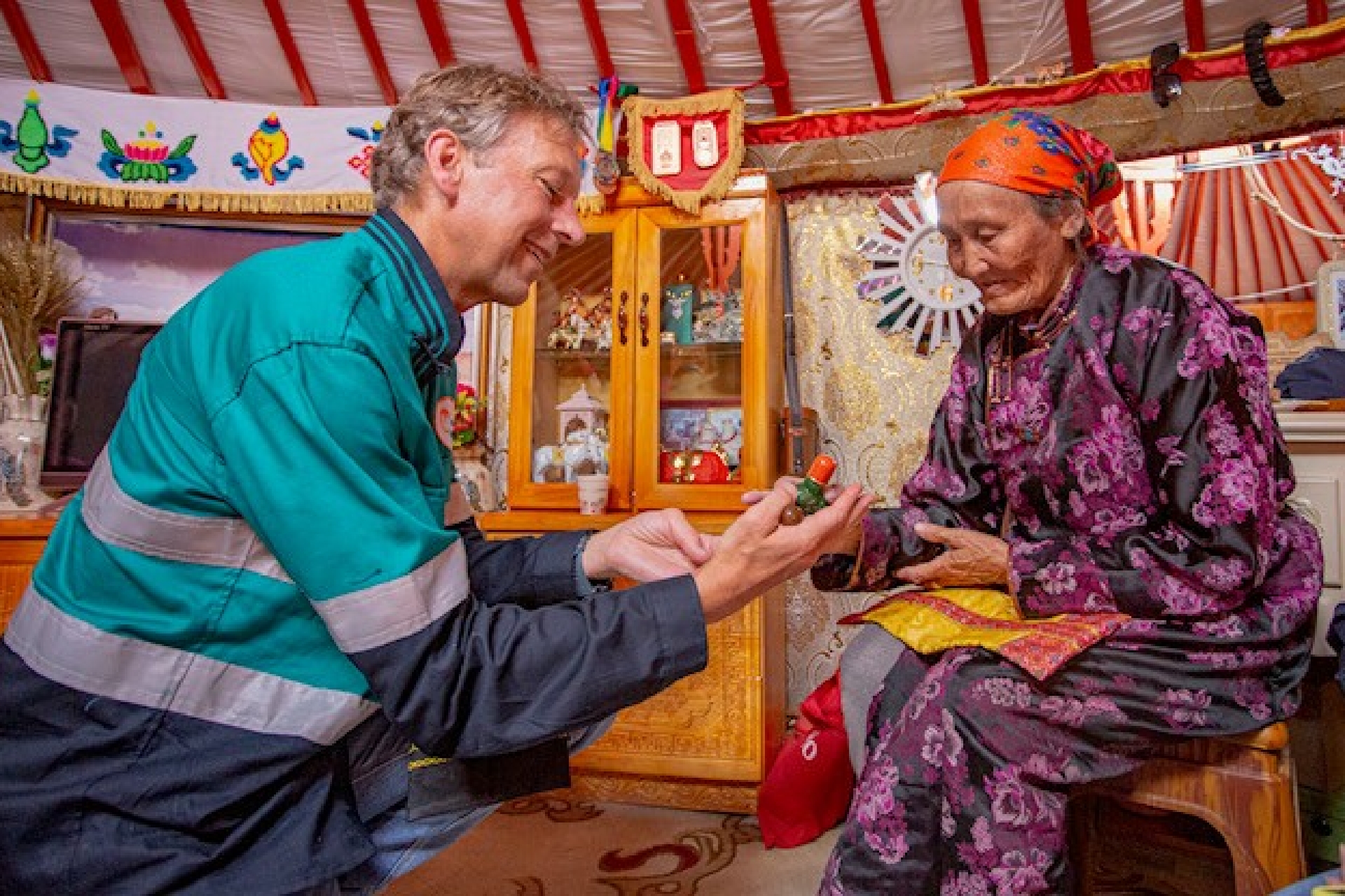 JakobStausholm4Snusflaske-1920x1280-landscape