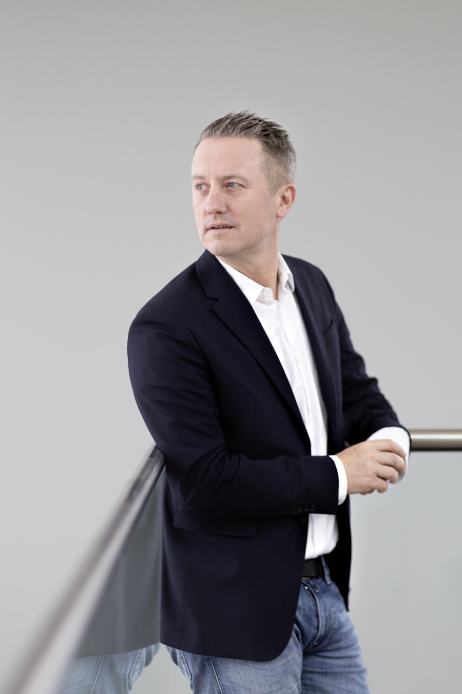 JensBroch012-1280x1920-portrait