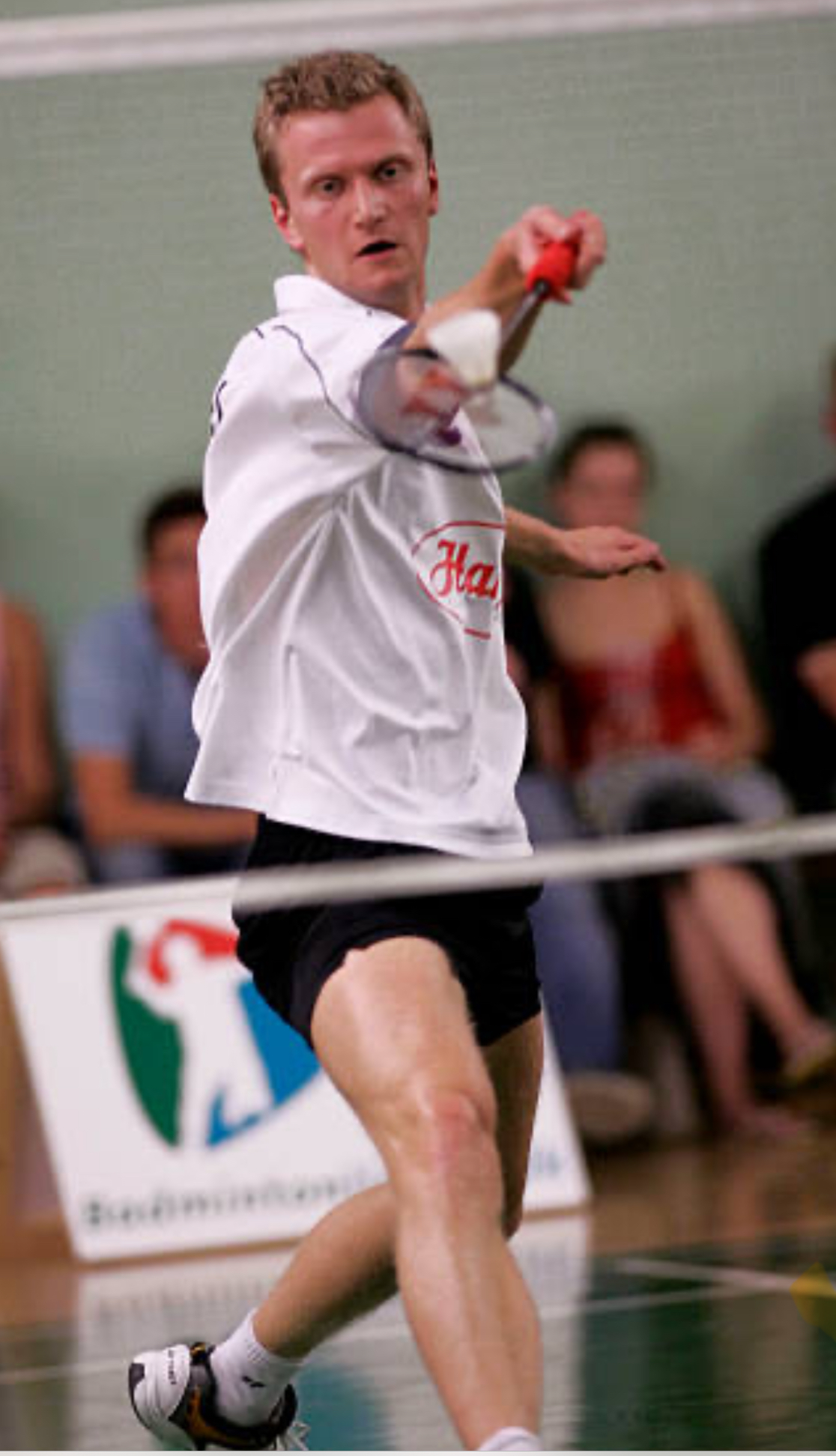 Kasper Fangel spiller badminton