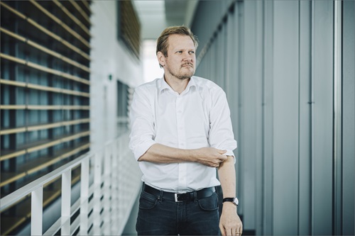 Kasper Holten smører sine ærmer op