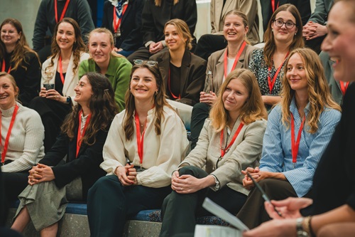 002Publikum_wide_1920x960