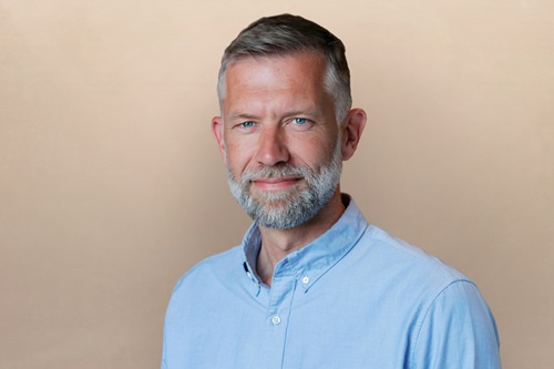 Anders Hvass er chefredaktør på Lederstof.dk og er vært på podcasten Ledelse Med Vilje