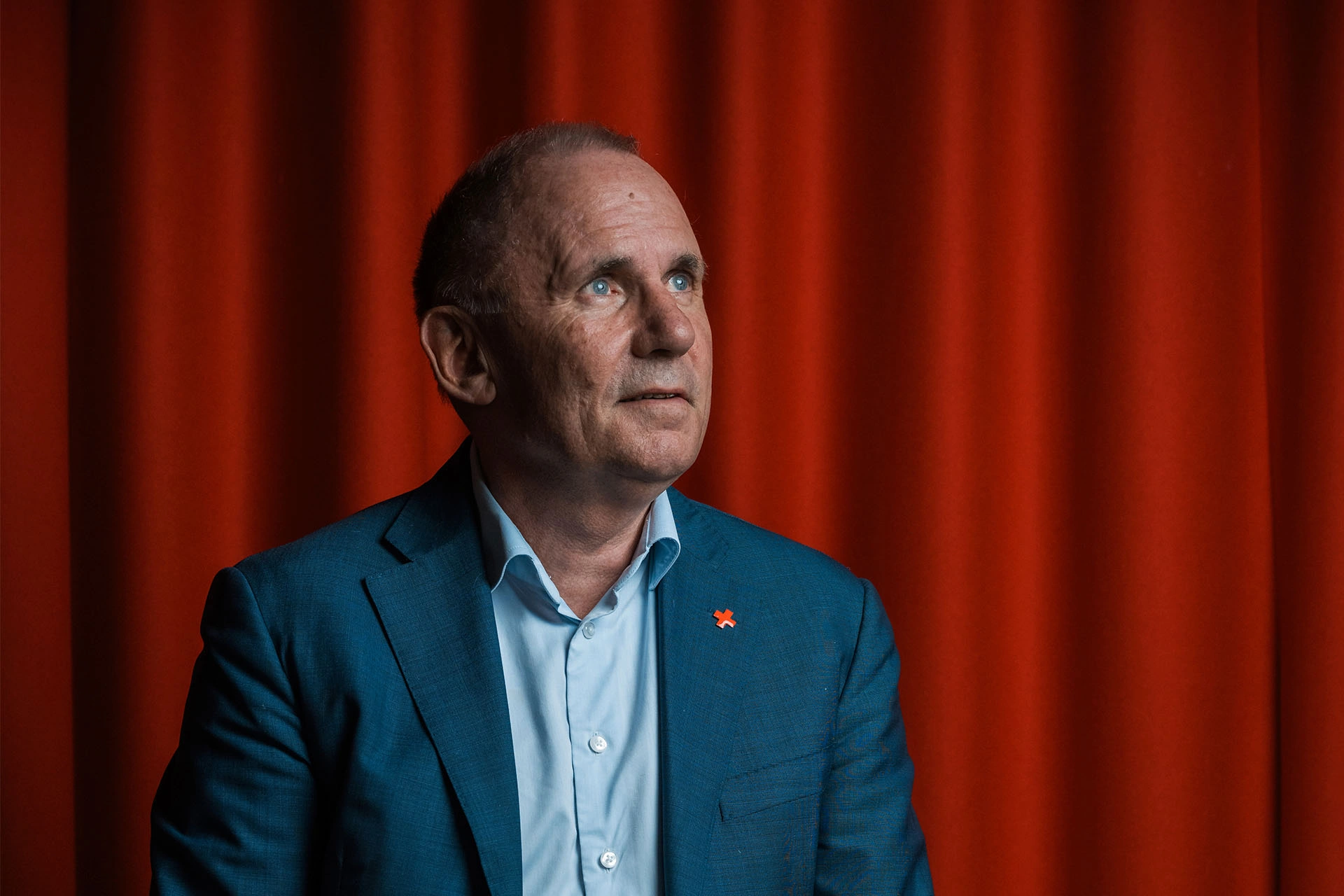 Anders Ladekarl spejder filosoferende ud i horisonten