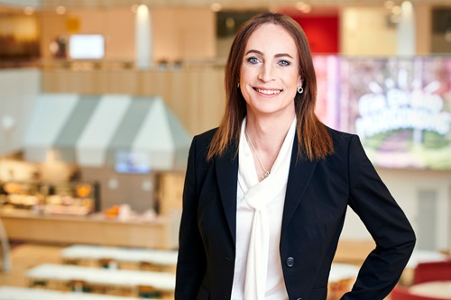 Caroline Farberger er direktør for ICA forsikring og har gennemgået en kønskorrigerende operation