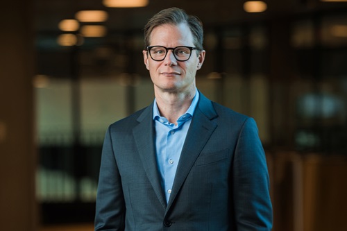 Carsten Egeriis smiler