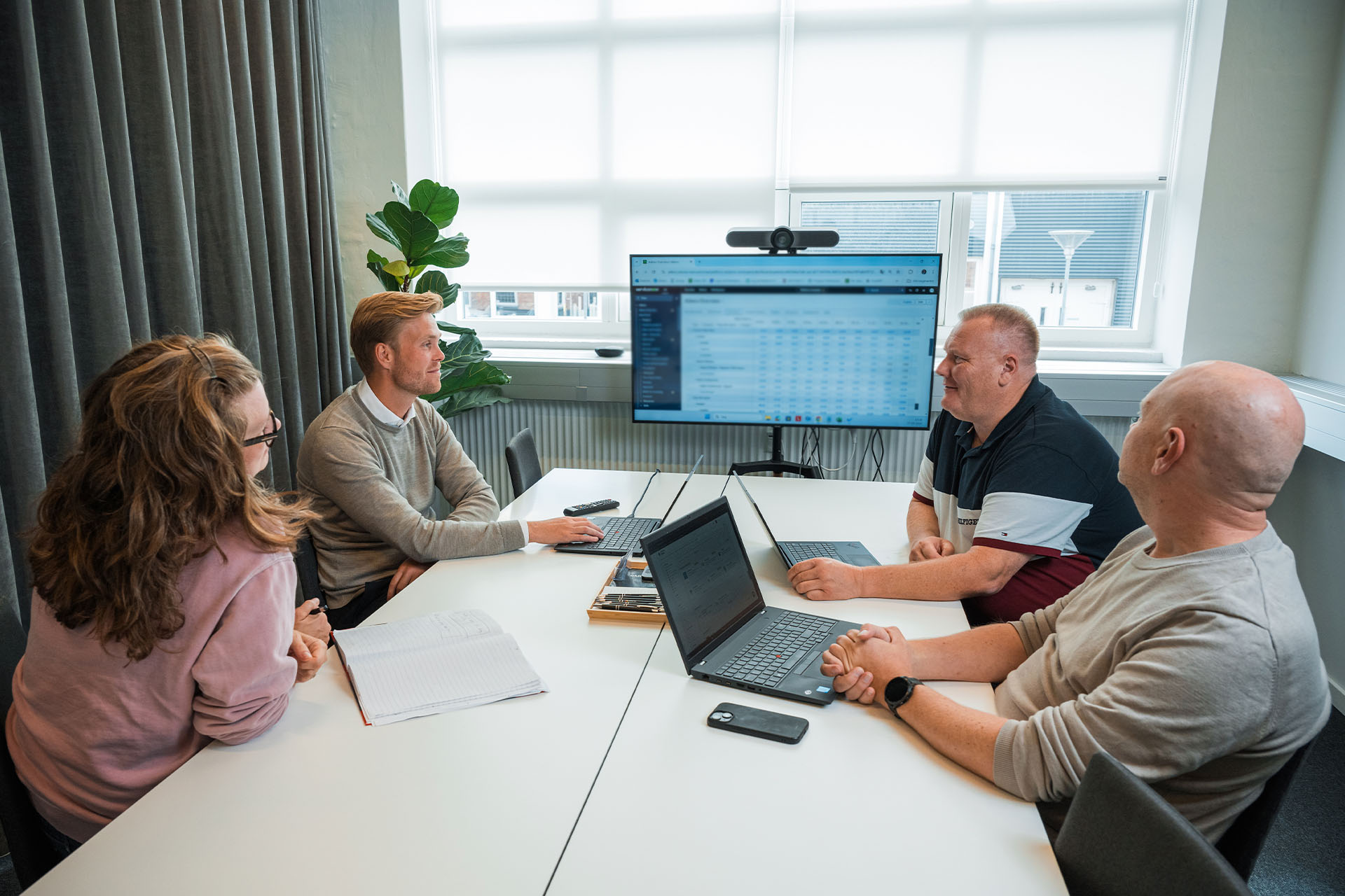 CharlieRodgaard004_1920x1280_sloeret