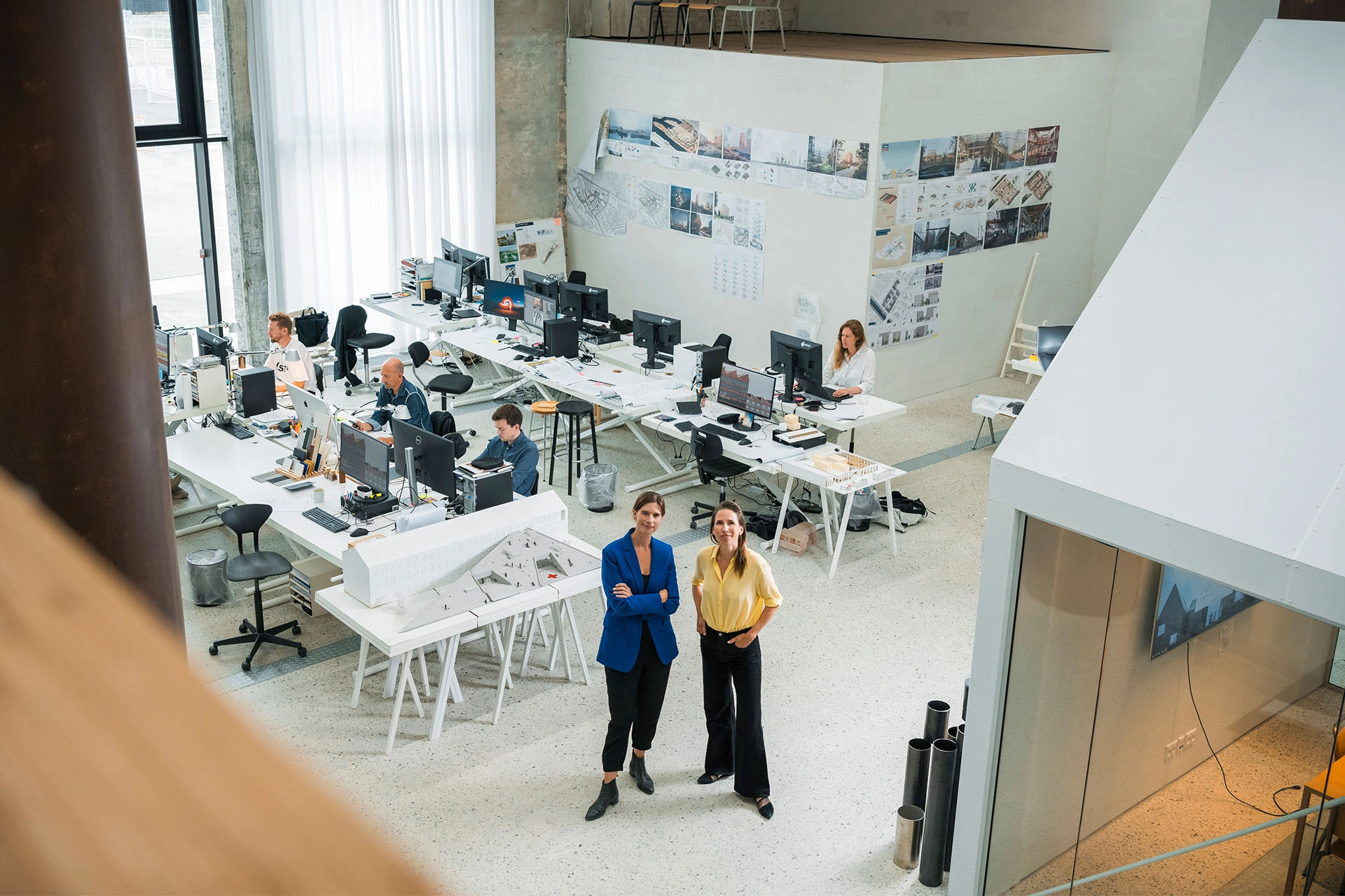 Nina Mathiesen og Mari Randsborg på COBEs kontor