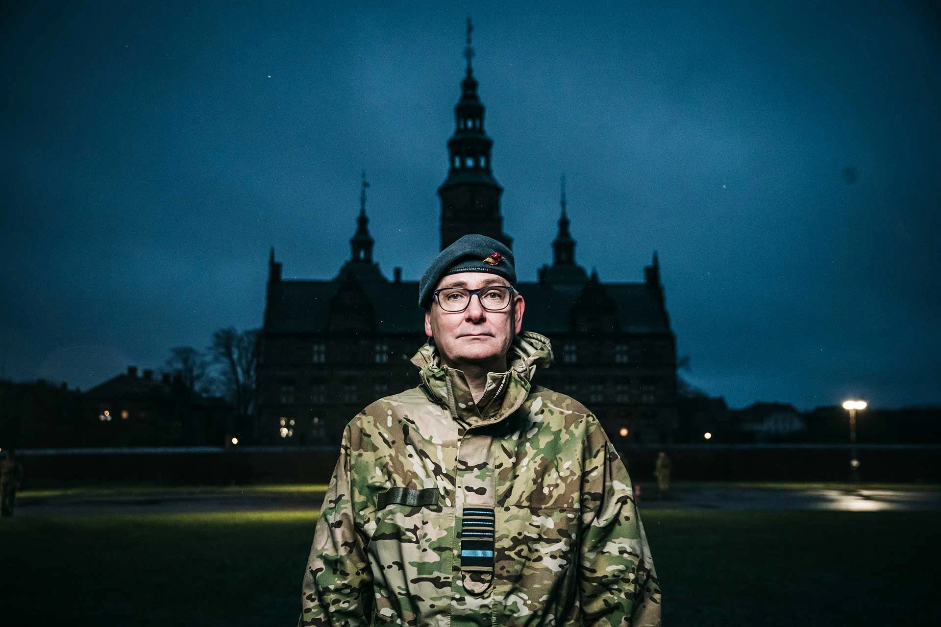 Forsvarschef Flemming Lentfer står foran Livgardens Kaserne