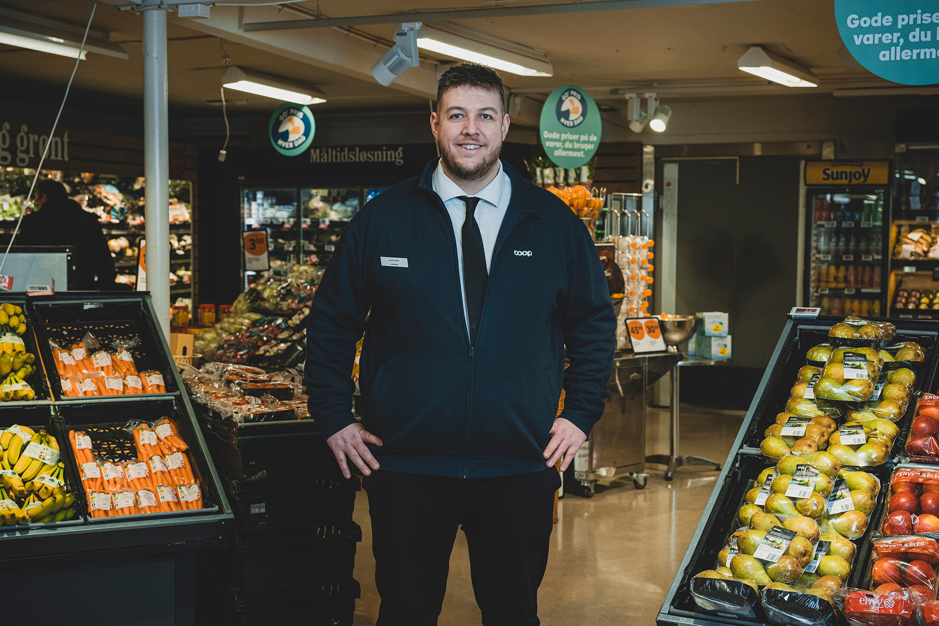 Portrætbillede af Jonas Schmidt i SuperBrugsen butik