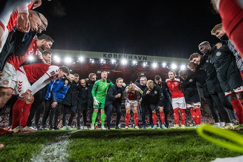 Herrelandsholdets træner, Kasper Hjulmand, er kåret til Årets Leder 2021.