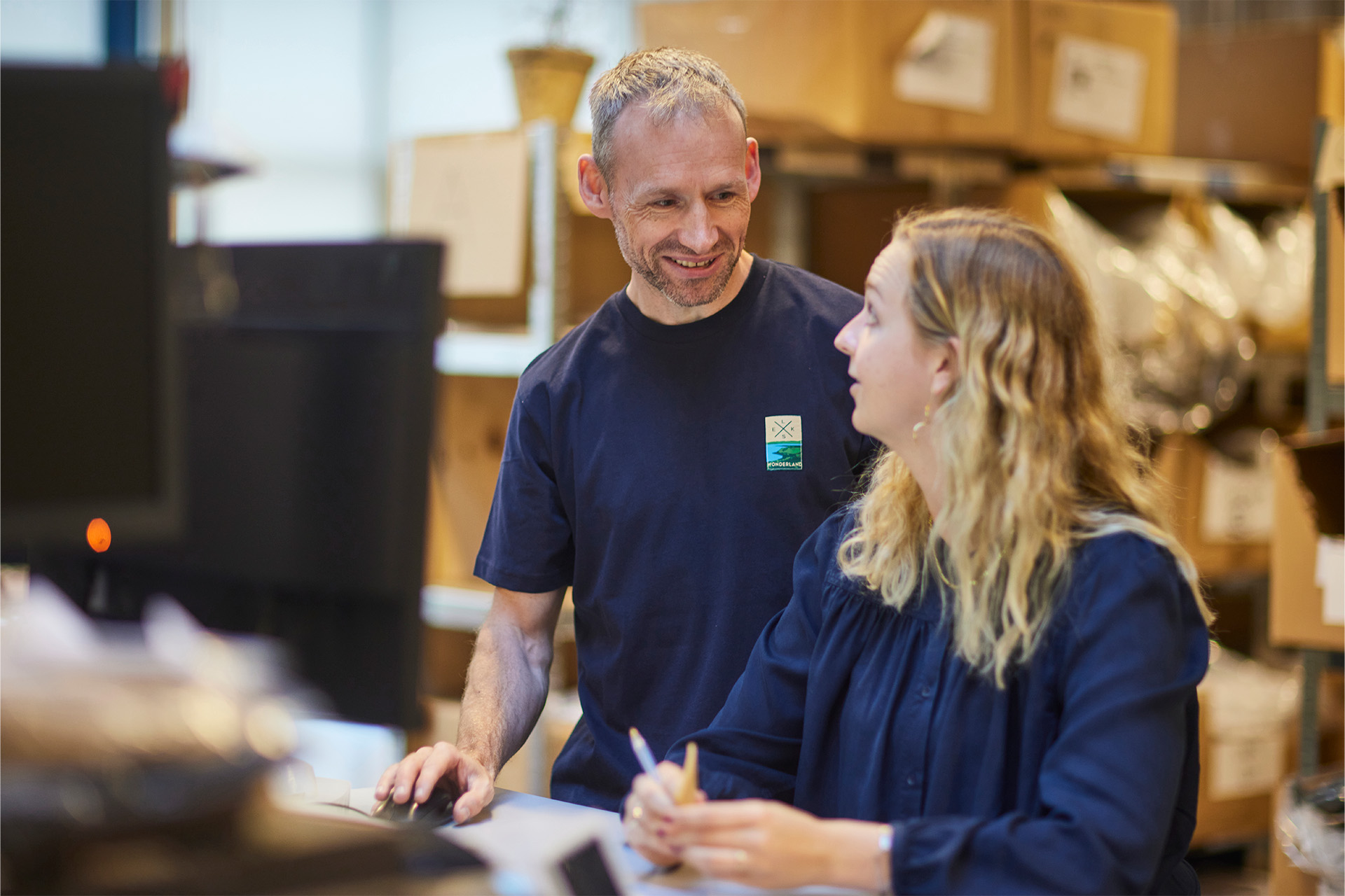 Lars Riis med medarbejder