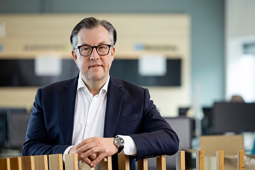 Lars Thomsen i kontorlandskab