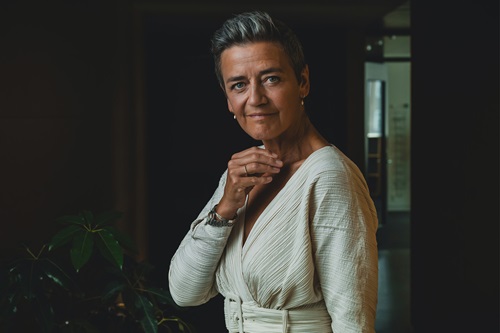Magrethe Vestager holder sin halskæde