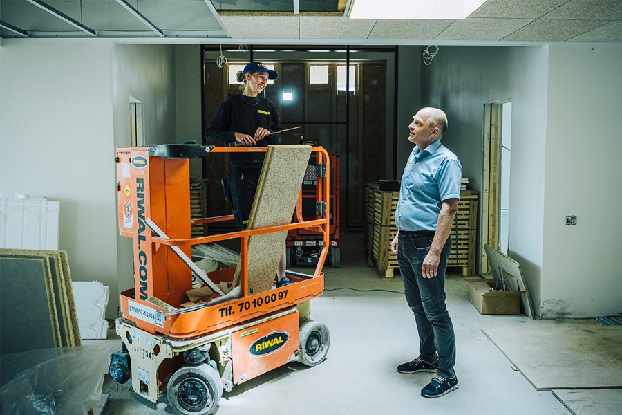 Martin Skou Heidemann og medarbejder Sidsel Boet på en byggeplads