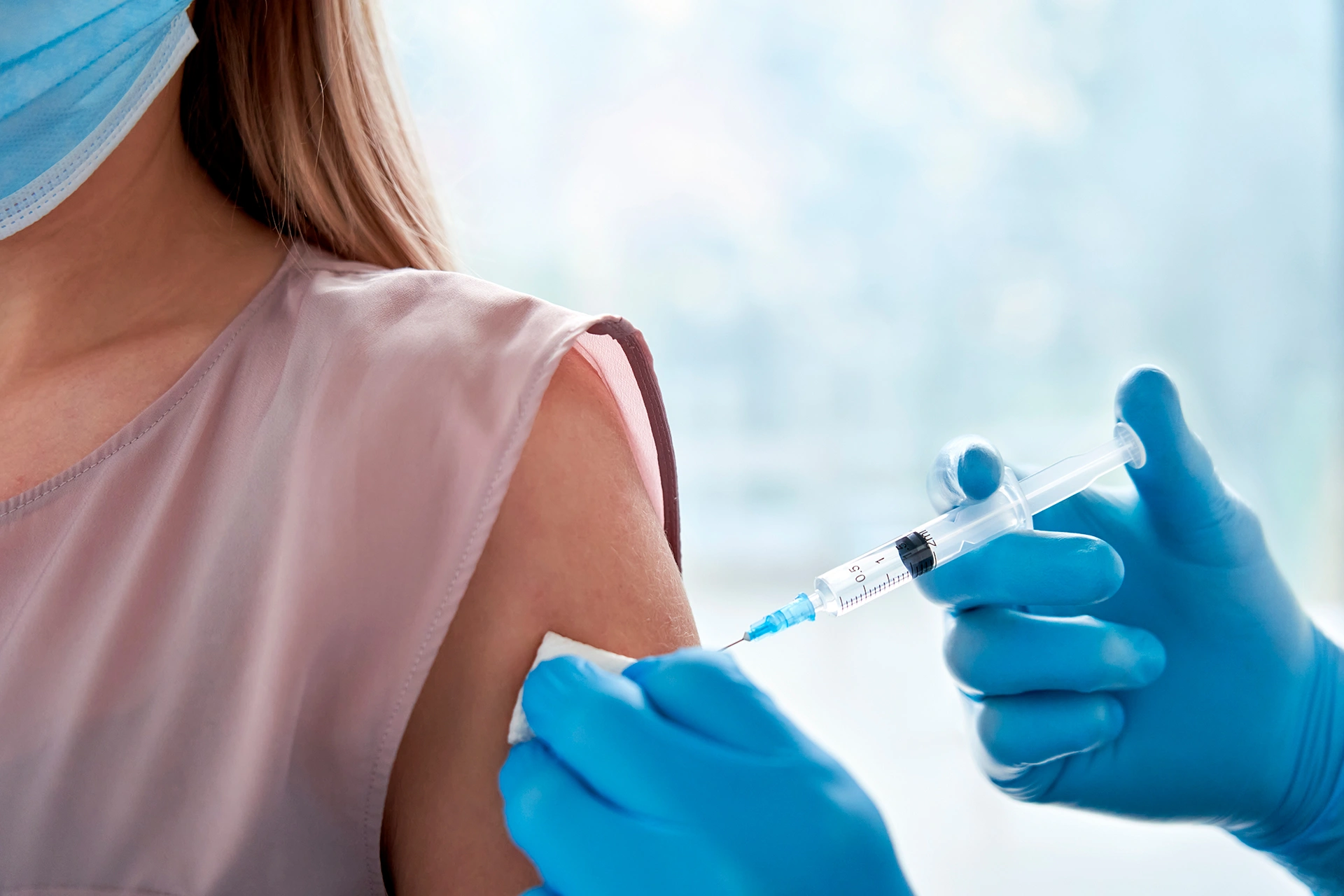 Kan du kræve, at dine medarbejdere bliver vaccineret?