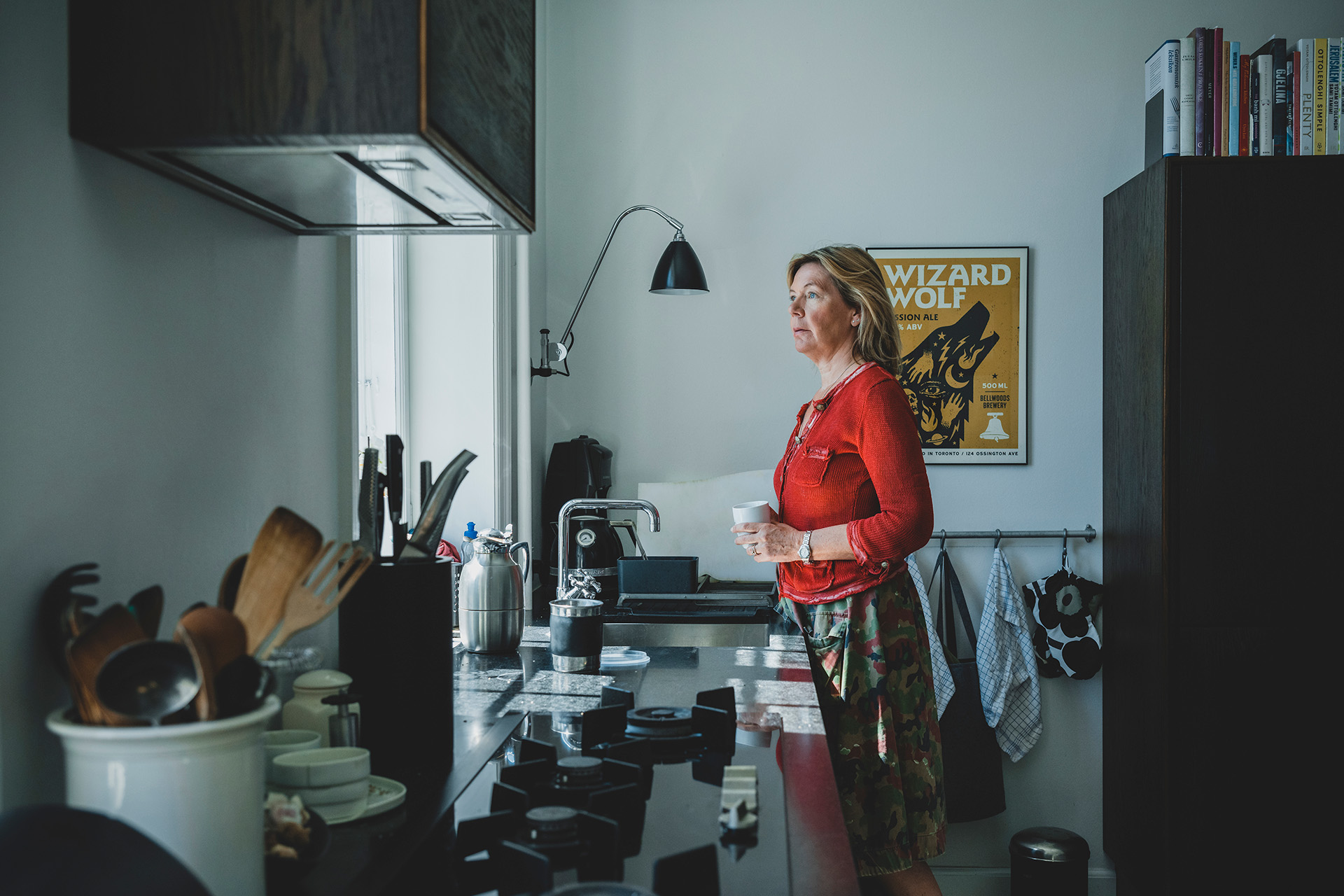 Mette Davidsen Nielsen står i sit køkken