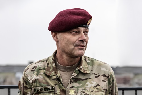 Michael Hyldgaard kigger til siden