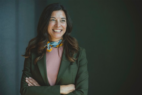 Nomineret til Årets Leder 2022, Nana Bule smiler til kameraret