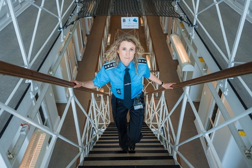 Signe Rostgaard er på vej op ad fængselstrappen