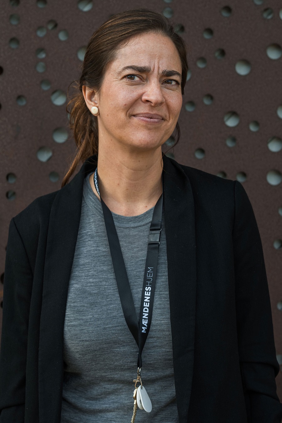 Eva Secher Mathiasen kigger ind i kameraet