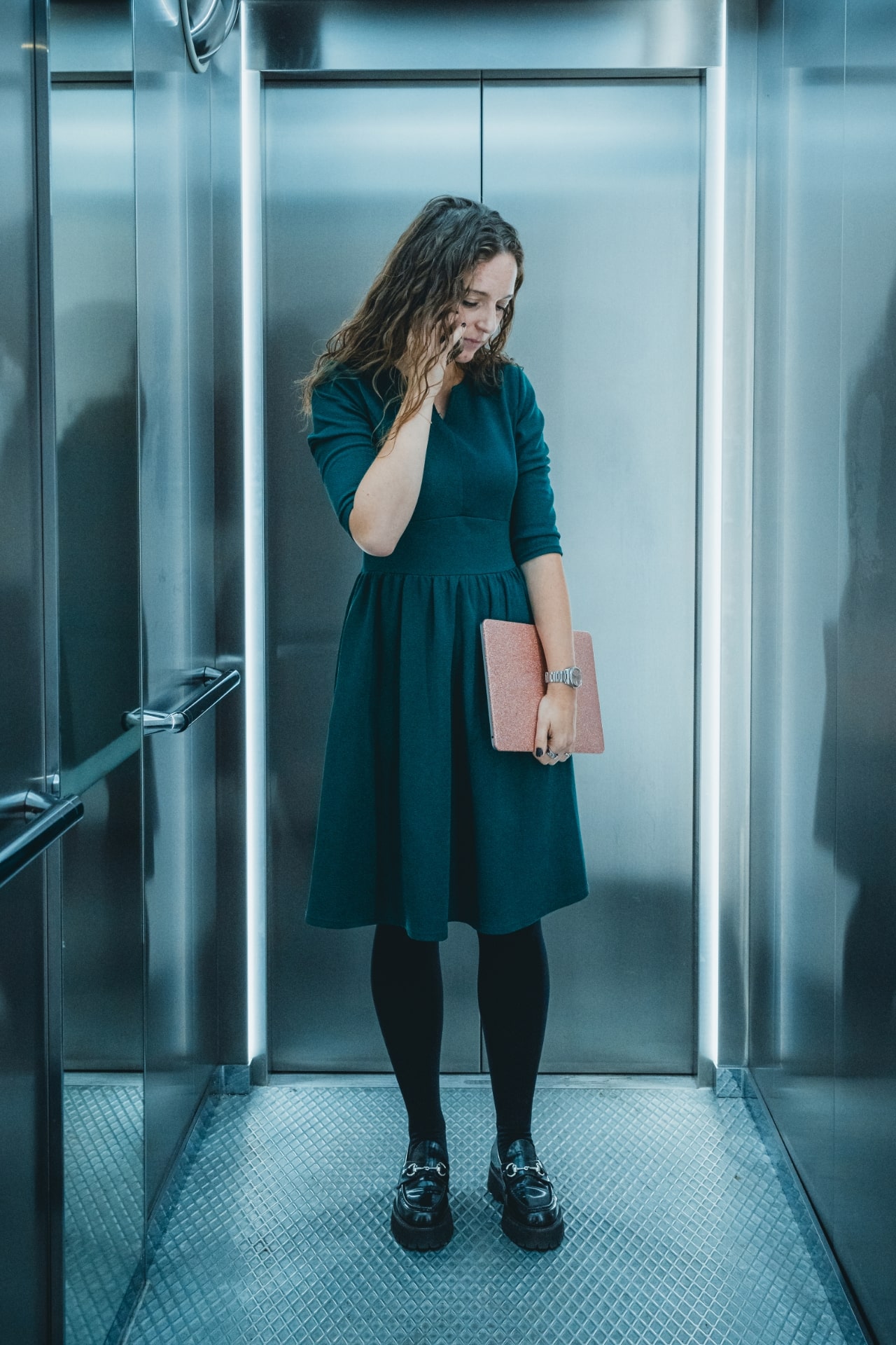 JulieHollegaard_portrait_1280x1920_01-min