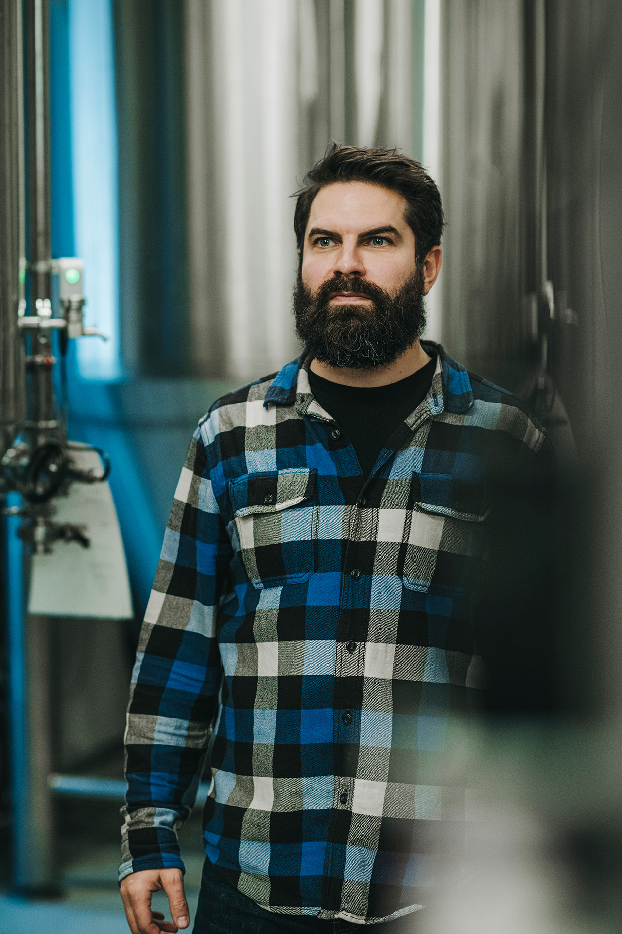 Kasper Gerdes står på lageret af mikrobryggeriet Flying Couch