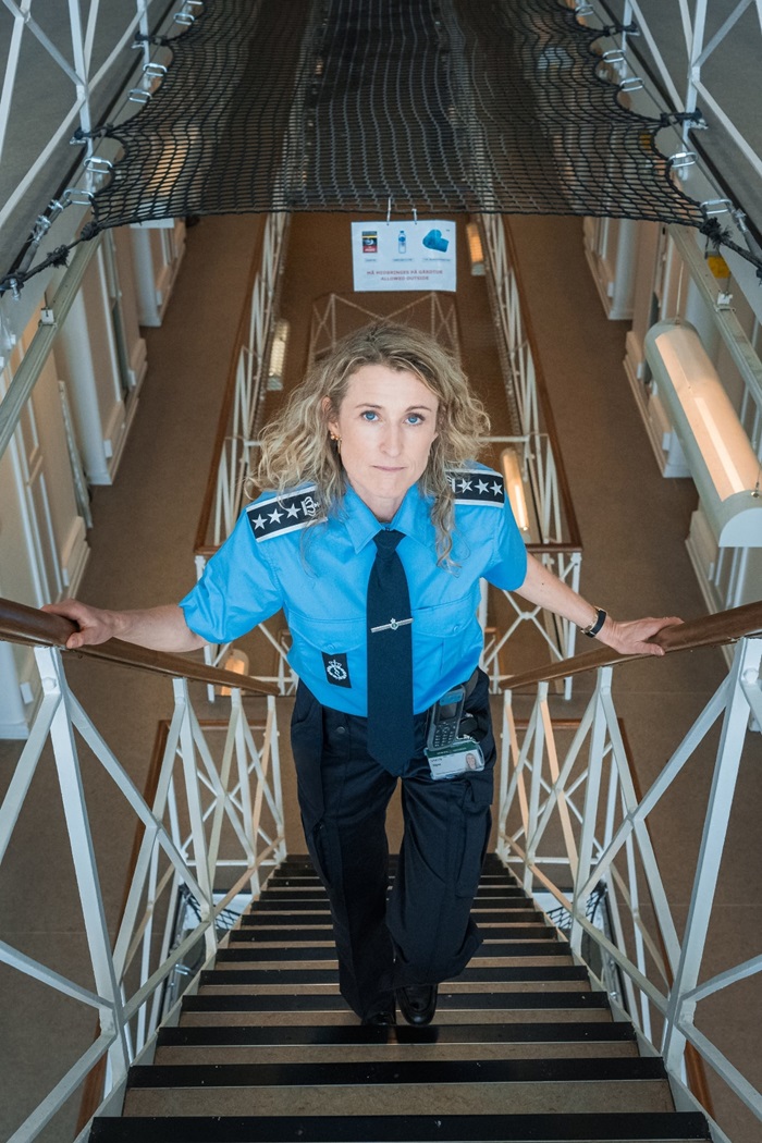 Signe Rostgaard er på vej op ad fængselstrappen