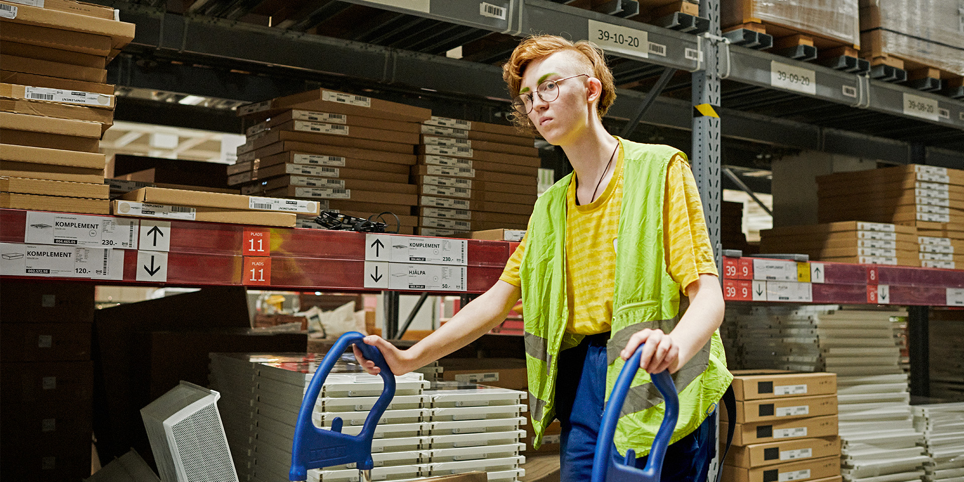 Ea Andersen på IKEA's tag selv lager