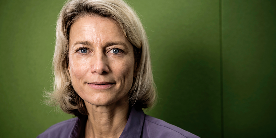 Eva Berneke er CEO i KMD og er gæst i Lederstof.dk's podcast Ledelse Med Vilje