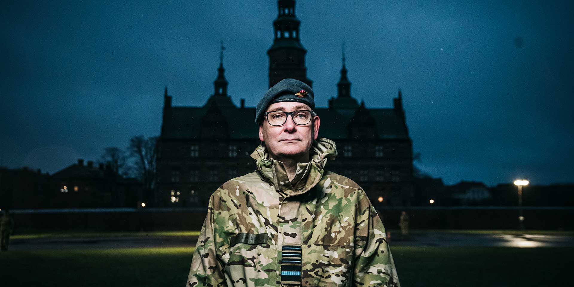 Forsvarschef Flemming Lentfer står foran Livgardens Kaserne