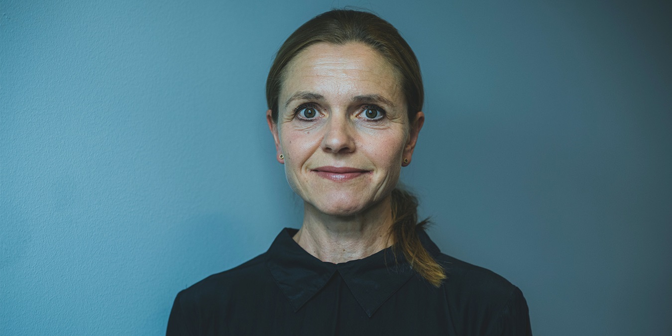 Portrætbillede af smilende Lotte Juul Fogsgaard