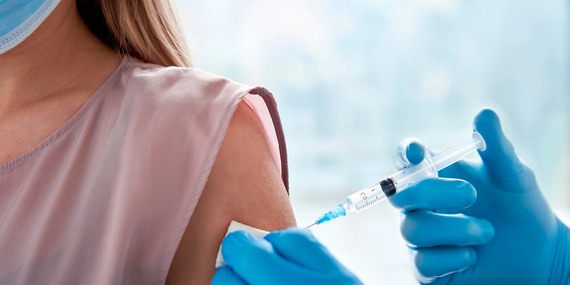 Kan du kræve, at dine medarbejdere bliver vaccineret?