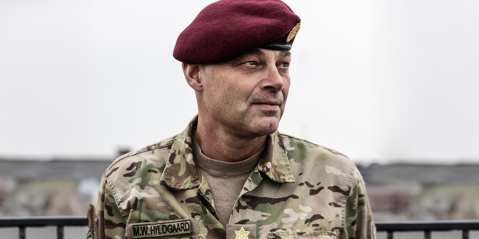 Michael Hyldgaard kigger til siden