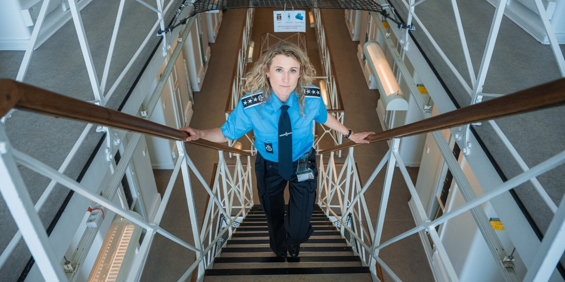 Signe Rostgaard er på vej op ad fængselstrappen