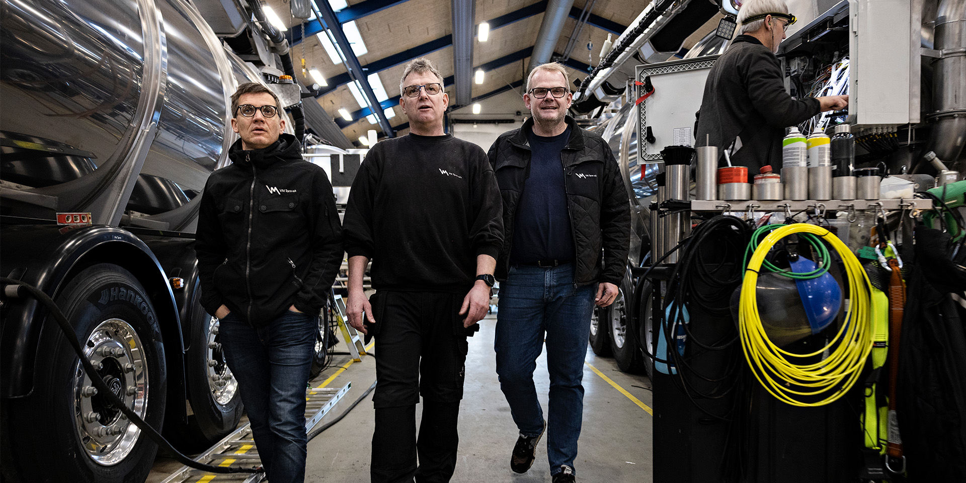 Medarbejdere på VM Tarms lager