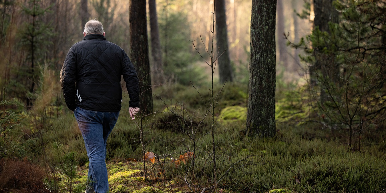 Lars Peter Brasen på gåtur i skoevn som en af sine faste pauser